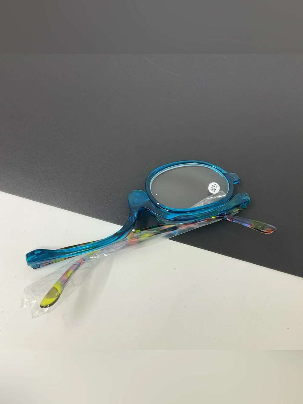 Make up reading glasses +3.00